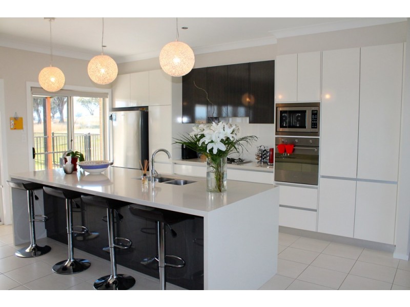 1234 Manilla Road, Tamworth NSW 2340