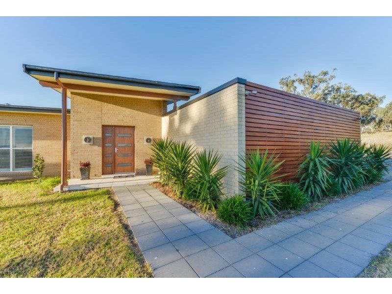 1234 Manilla Road, Tamworth NSW 2340