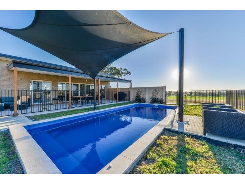 1234 Manilla Road, Tamworth NSW 2340
