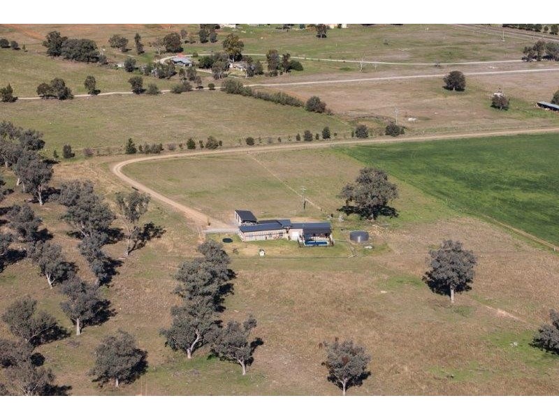 1234 Manilla Road, Tamworth NSW 2340