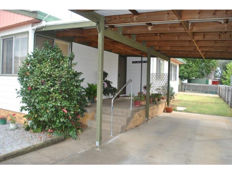 14 Warren Street, Tamworth NSW 2340