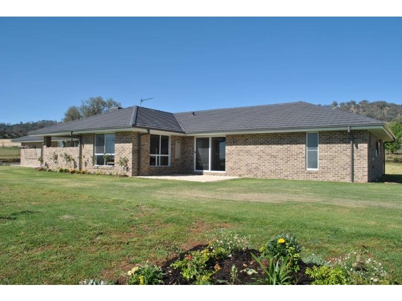 7 Barakula Drive, Tamworth NSW 2340