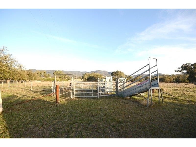 1525 New England Highway, Kootingal NSW 2352