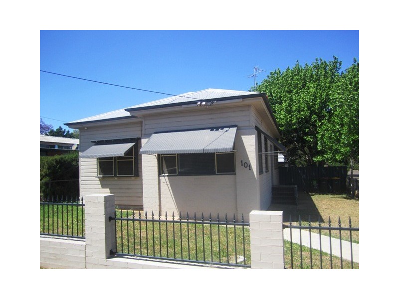 101 Piper Street, Tamworth NSW 2340