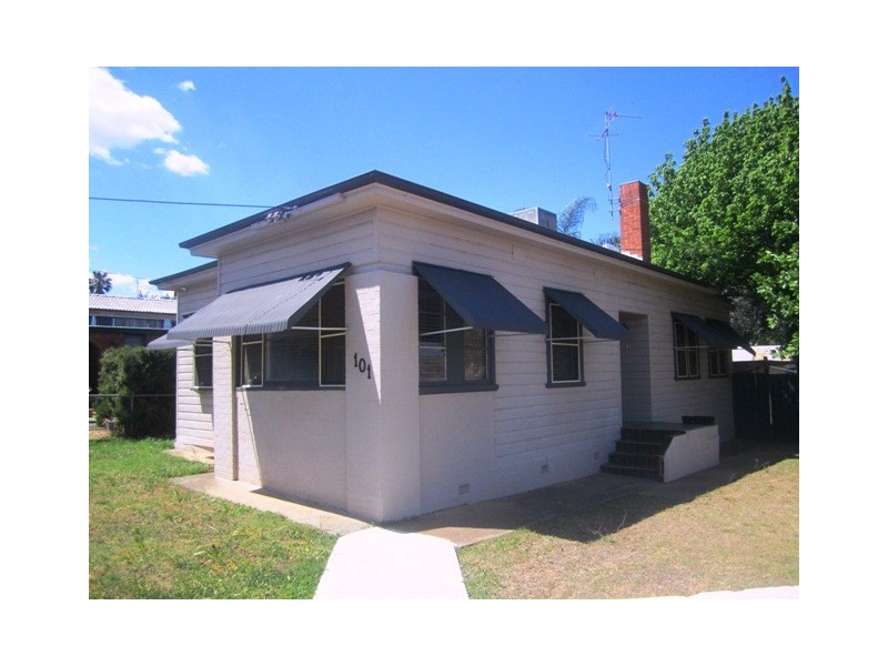 101 Piper Street, Tamworth NSW 2340