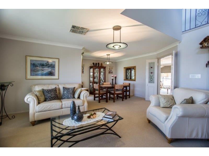 12 Korangi Place, Tamworth NSW 2340