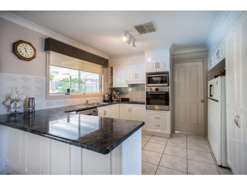 12 Korangi Place, Tamworth NSW 2340