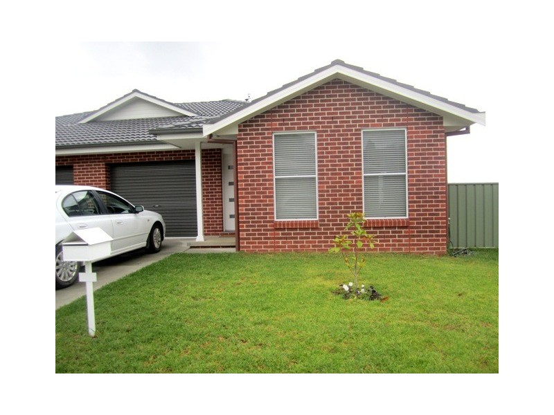 2/19 Emerald Avenue, Tamworth NSW 2340