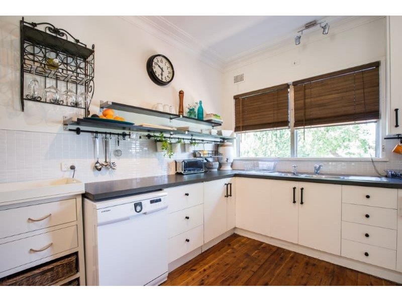 153 Piper Street, Tamworth NSW 2340