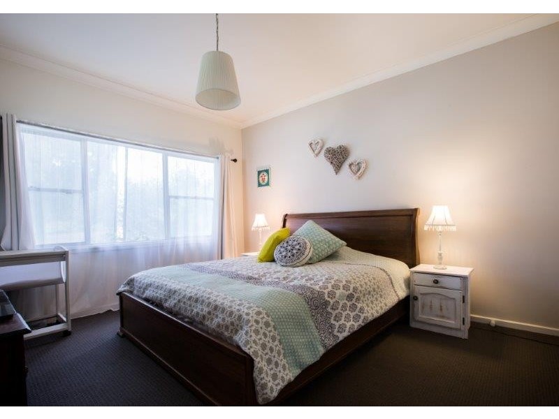 153 Piper Street, Tamworth NSW 2340