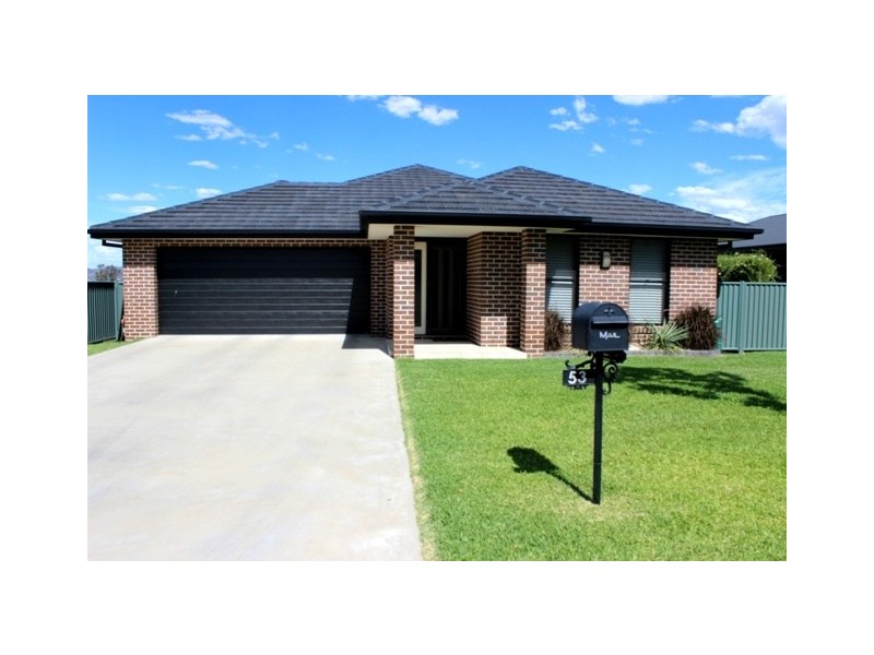 53 The Heights, Tamworth NSW 2340