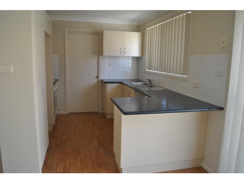 2 Burdekin Place, Tamworth NSW 2340