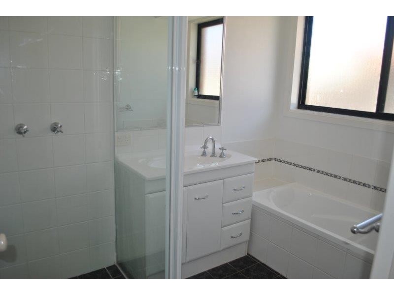 2 Burdekin Place, Tamworth NSW 2340