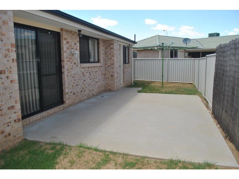 2 Burdekin Place, Tamworth NSW 2340