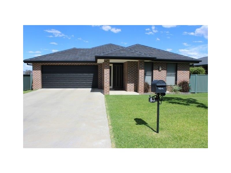 53 The Heights, Tamworth NSW 2340