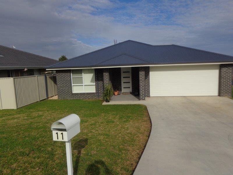 11 Kaputar Close, Tamworth NSW 2340