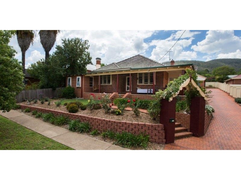 180 Carthage Street, Tamworth NSW 2340