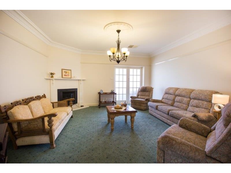 180 Carthage Street, Tamworth NSW 2340