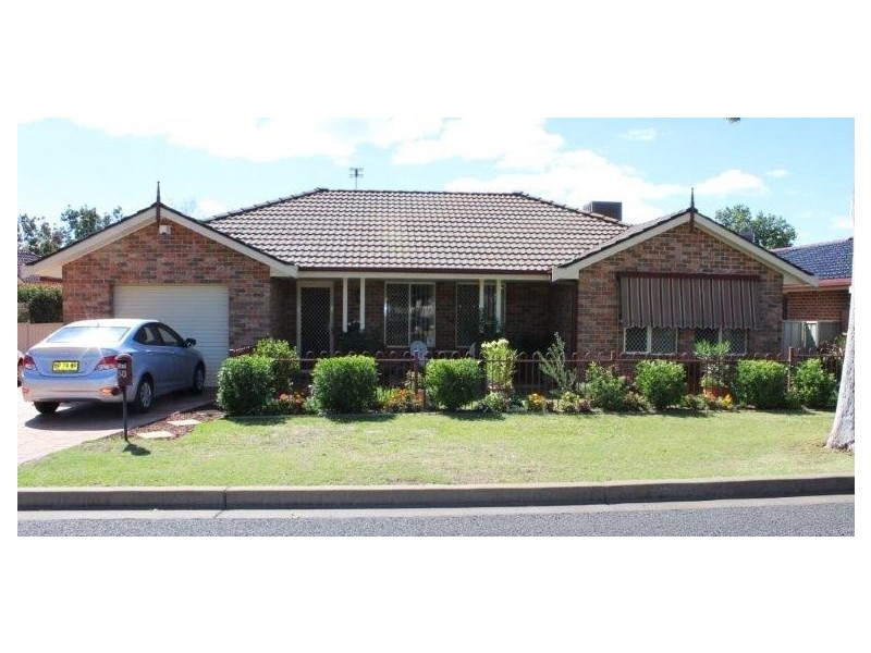 50 Greg Norman Drive, Tamworth NSW 2340