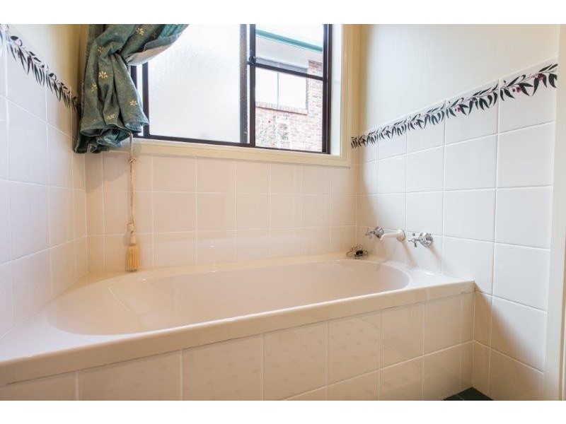 3 Gouldian Way, Tamworth NSW 2340