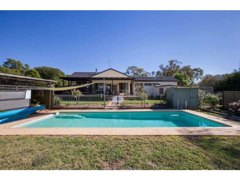 10 Darrell Road, Tamworth NSW 2340
