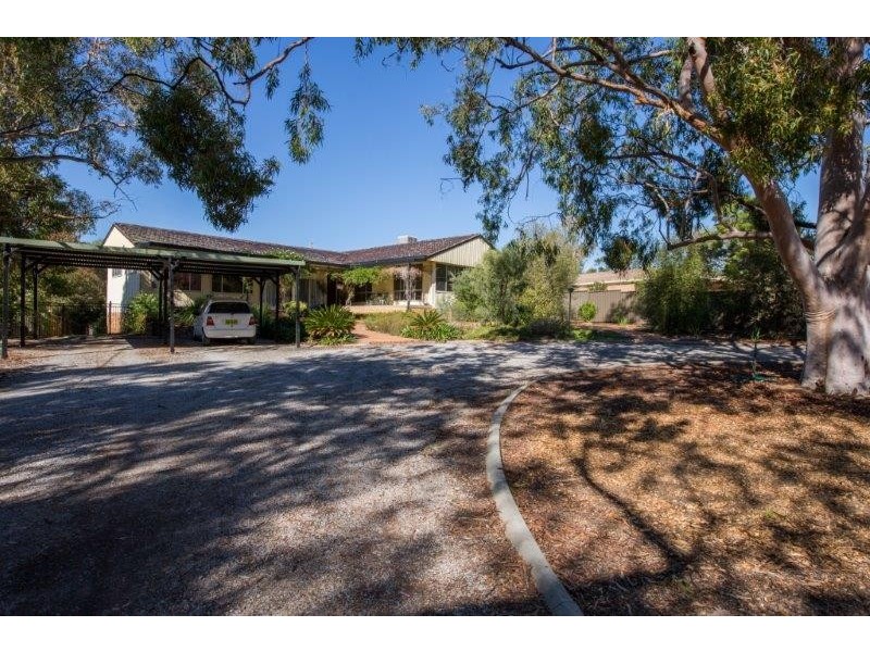 10 Darrell Road, Tamworth NSW 2340