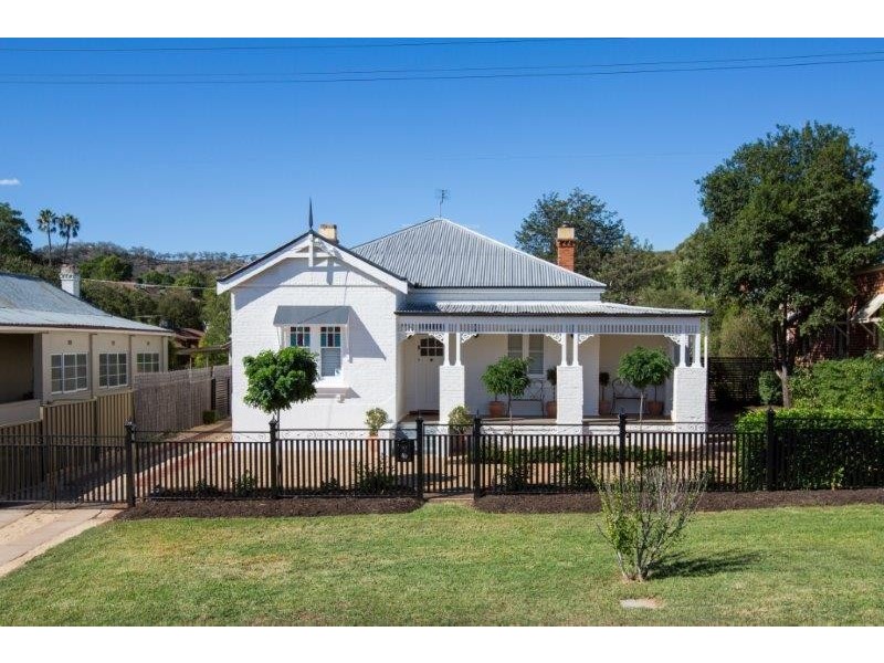 62 Carthage Street, Tamworth NSW 2340