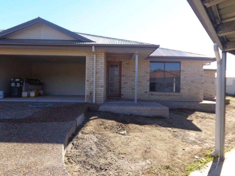 2/8 Lindon Cresent, Kootingal NSW 2352