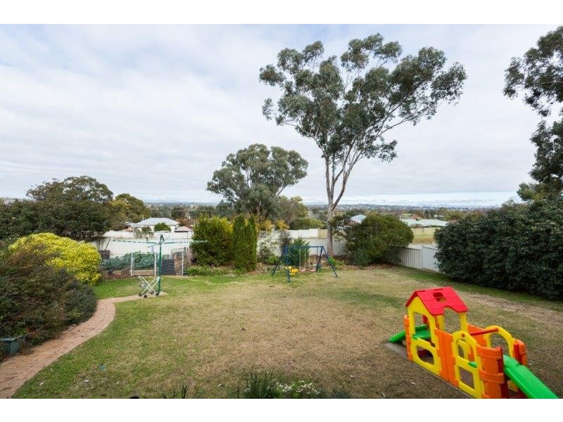 43 Valley Drive, Tamworth NSW 2340