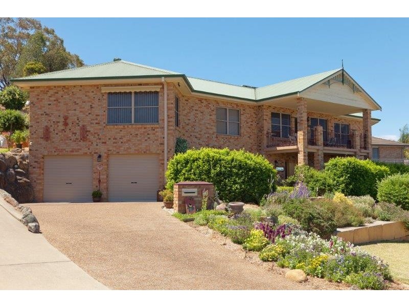 11 Bradley Place, Tamworth NSW 2340