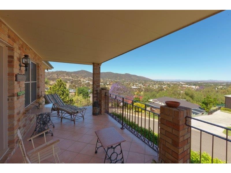 11 Bradley Place, Tamworth NSW 2340