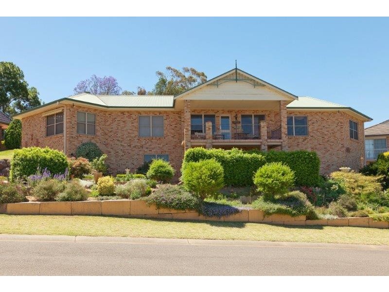 11 Bradley Place, Tamworth NSW 2340