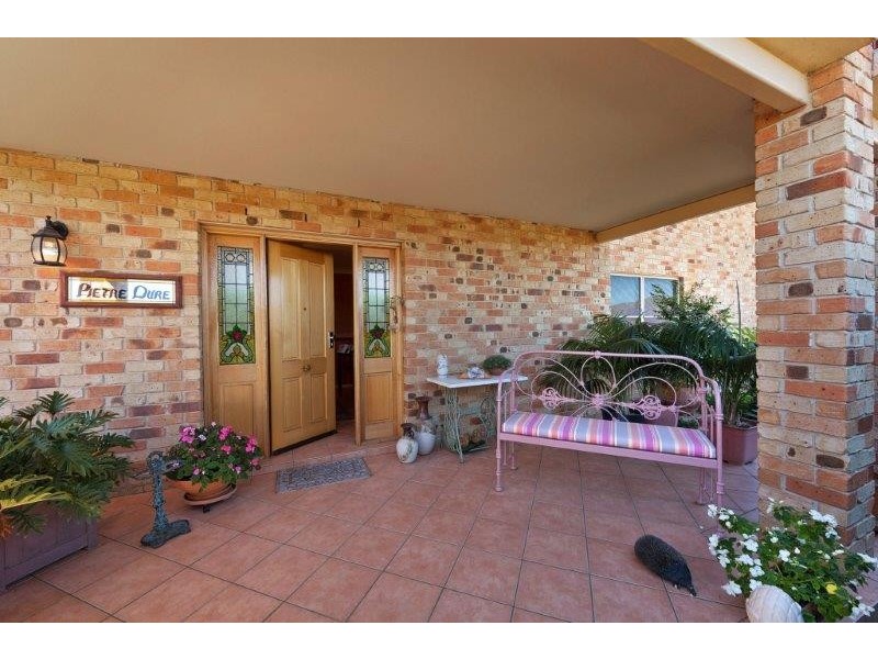 11 Bradley Place, Tamworth NSW 2340