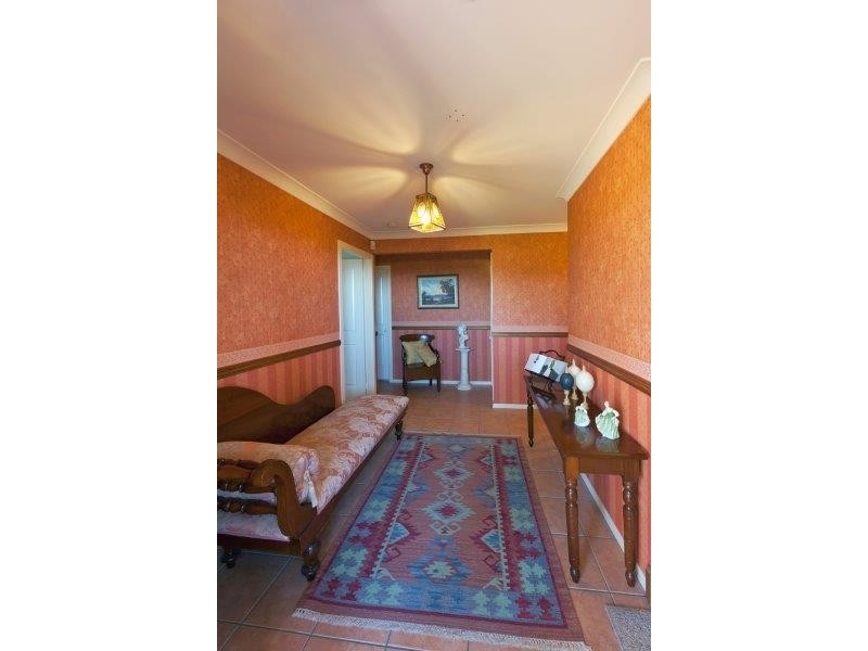 11 Bradley Place, Tamworth NSW 2340