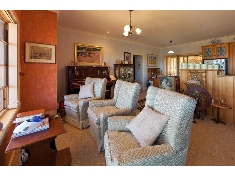 11 Bradley Place, Tamworth NSW 2340