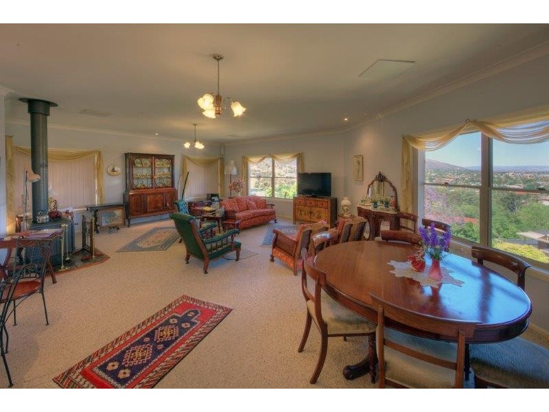 11 Bradley Place, Tamworth NSW 2340