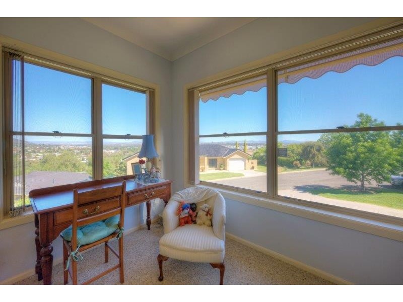 11 Bradley Place, Tamworth NSW 2340