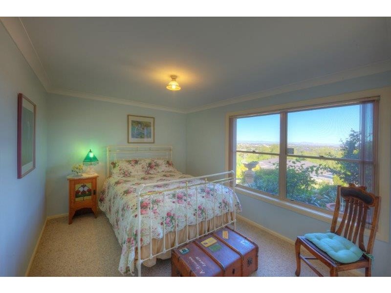 11 Bradley Place, Tamworth NSW 2340