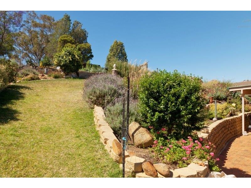 11 Bradley Place, Tamworth NSW 2340