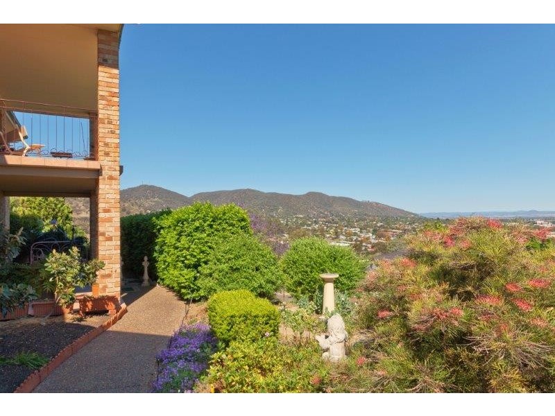 11 Bradley Place, Tamworth NSW 2340
