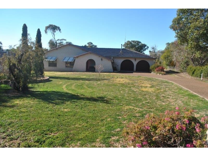 2 Darrell Road, Tamworth NSW 2340