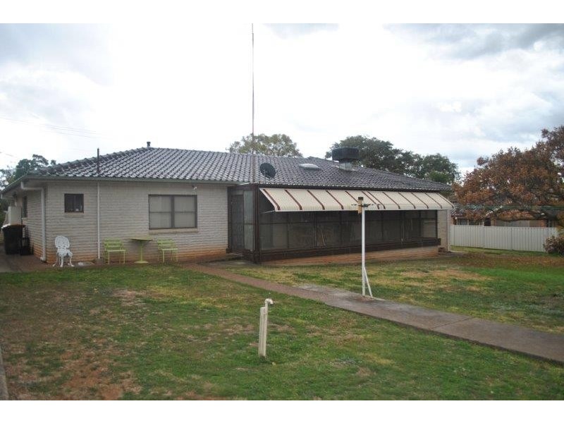 2 Darrell Road, Tamworth NSW 2340