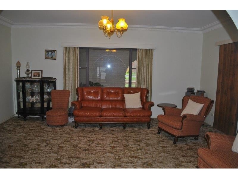 2 Darrell Road, Tamworth NSW 2340