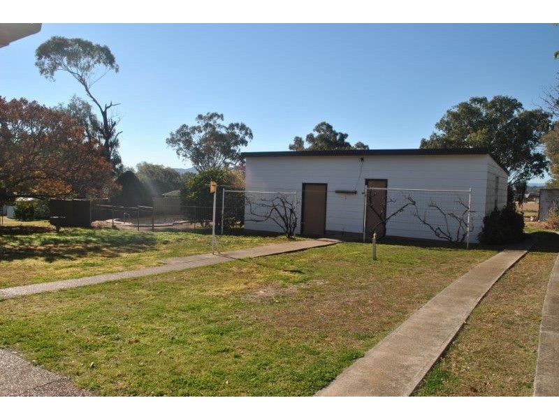 2 Darrell Road, Tamworth NSW 2340