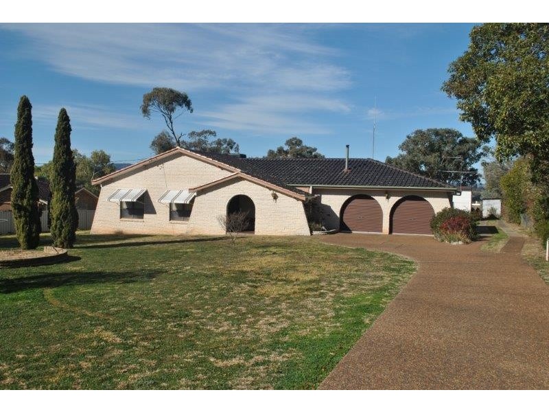 2 Darrell Road, Tamworth NSW 2340