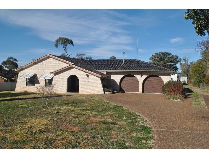 2 Darrell Road, Tamworth NSW 2340