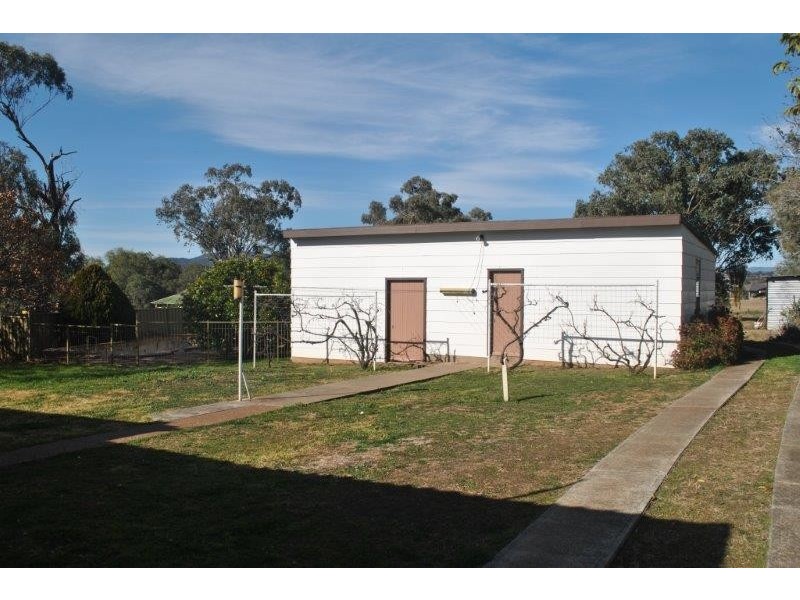 2 Darrell Road, Tamworth NSW 2340