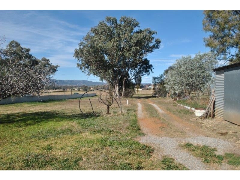 2 Darrell Road, Tamworth NSW 2340