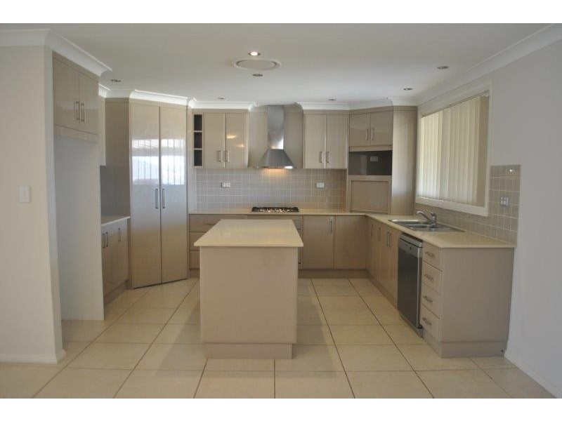 8 Kalinda Place, Tamworth NSW 2340