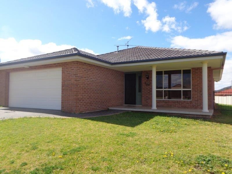15 Garden Street, Kootingal NSW 2352